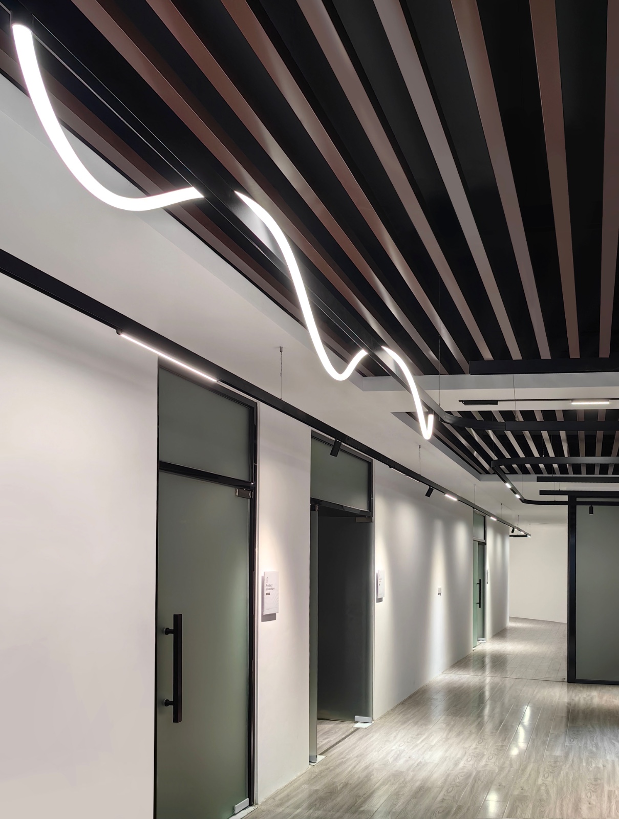 10mm wide ultra-narrow magnetic track system